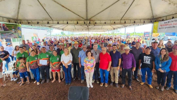 ABDI e Instituto Amazônia+21 entregam secadores suspensos para produtores de café no Juruá